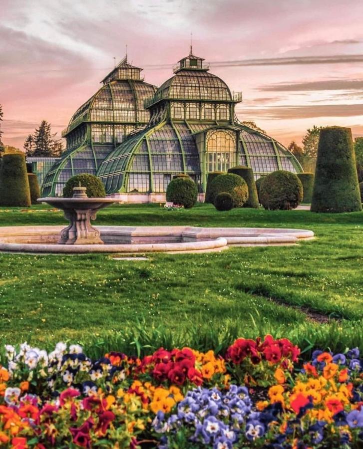 Regal Retreat Intimate Elegance Near Schoenbrunn Palace Вена Экстерьер фото