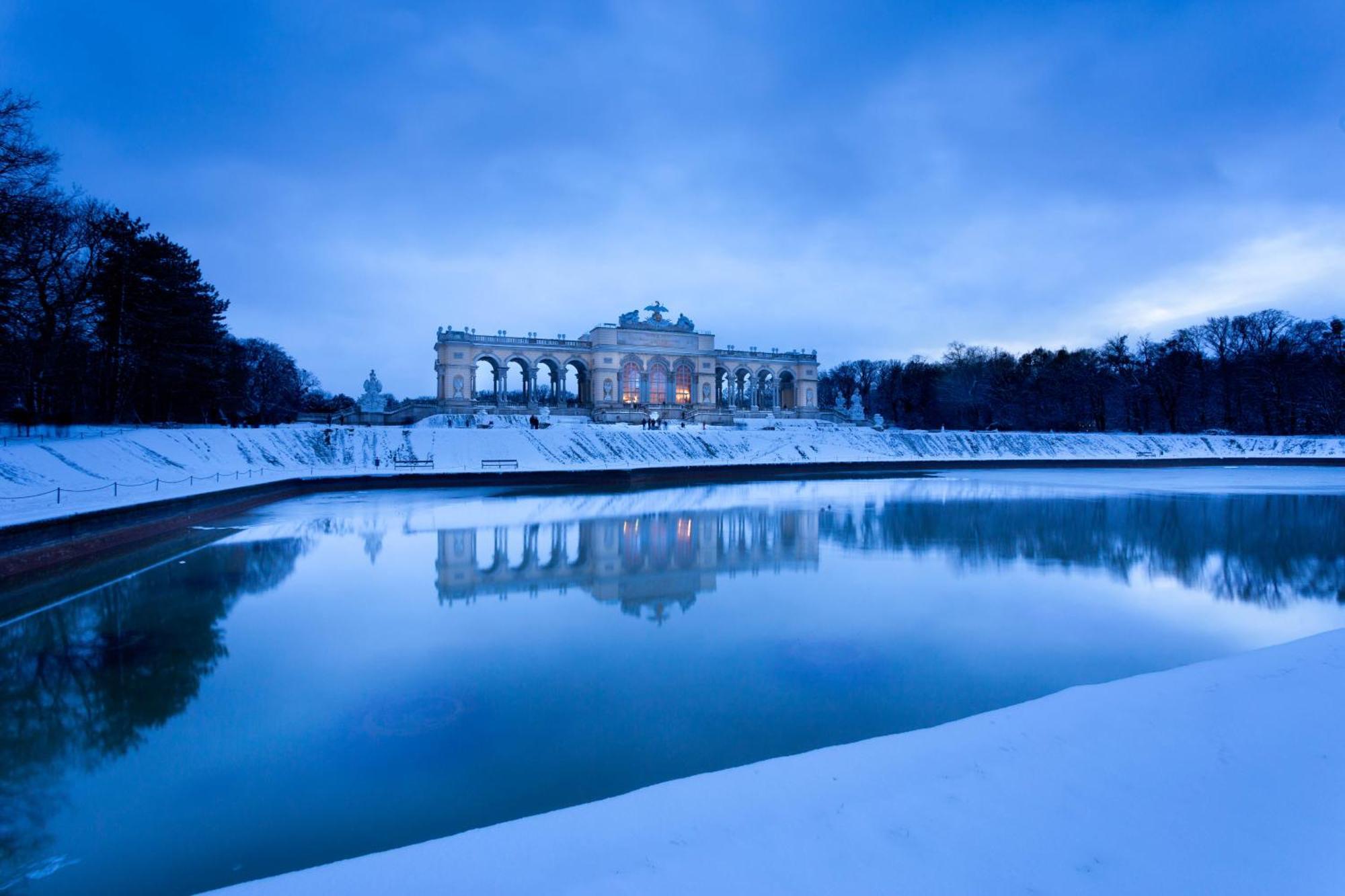 Regal Retreat Intimate Elegance Near Schoenbrunn Palace Вена Экстерьер фото
